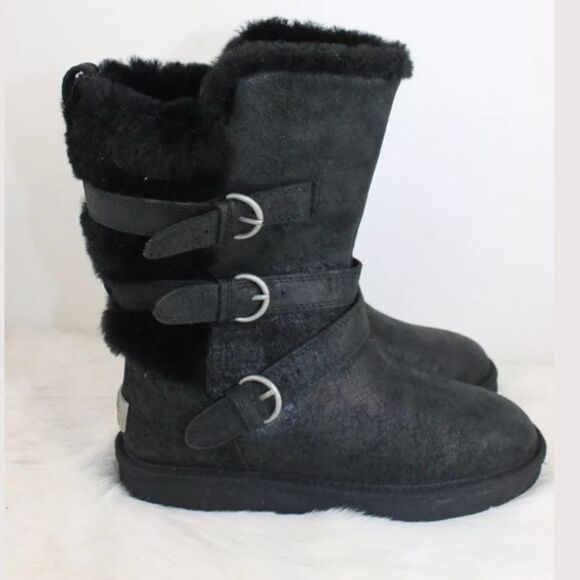 UGG Becket Black Leather Sheepskin Boots - Picture 1 of 5